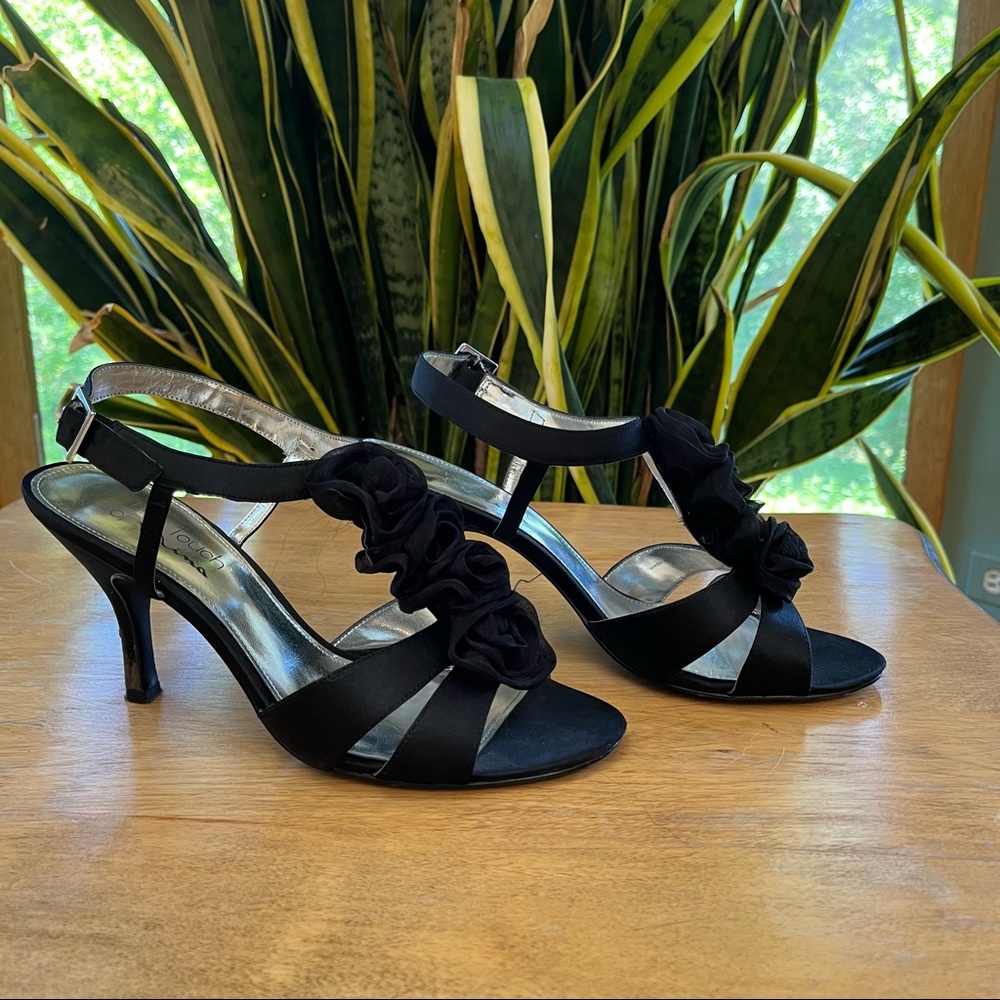 3.5 inch high black heels. Size: 8.5